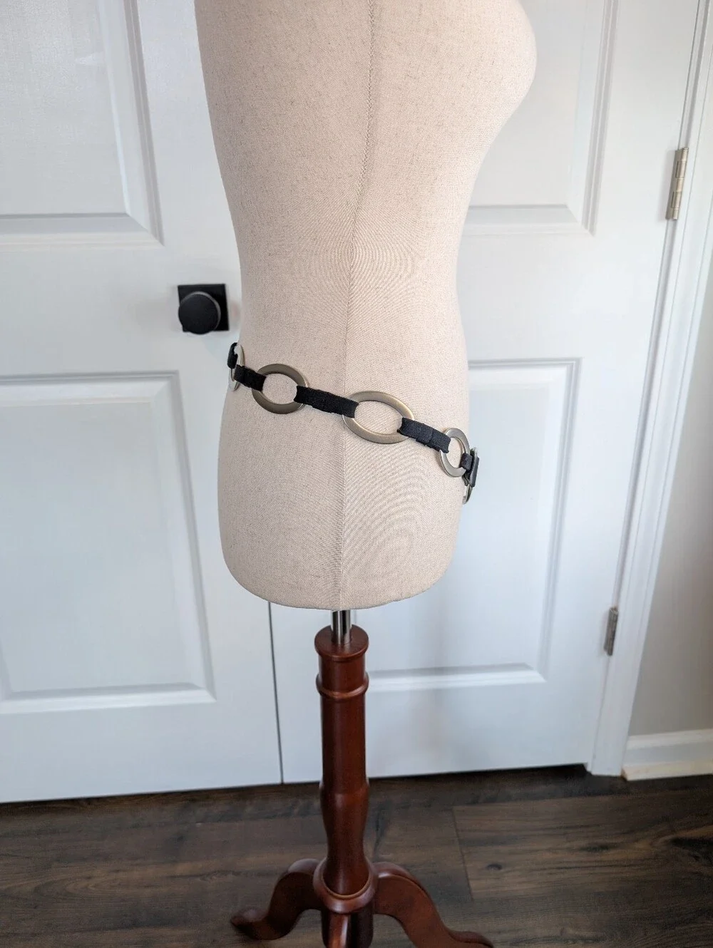 Suzi Roher tops detail